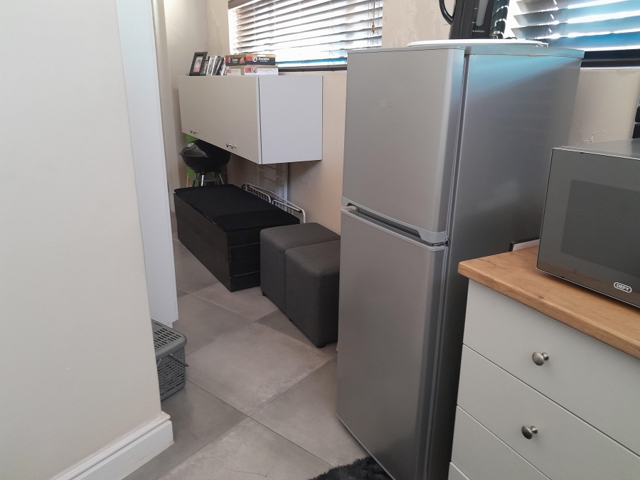 To Let 1 Bedroom Property for Rent in Pinelands Western Cape